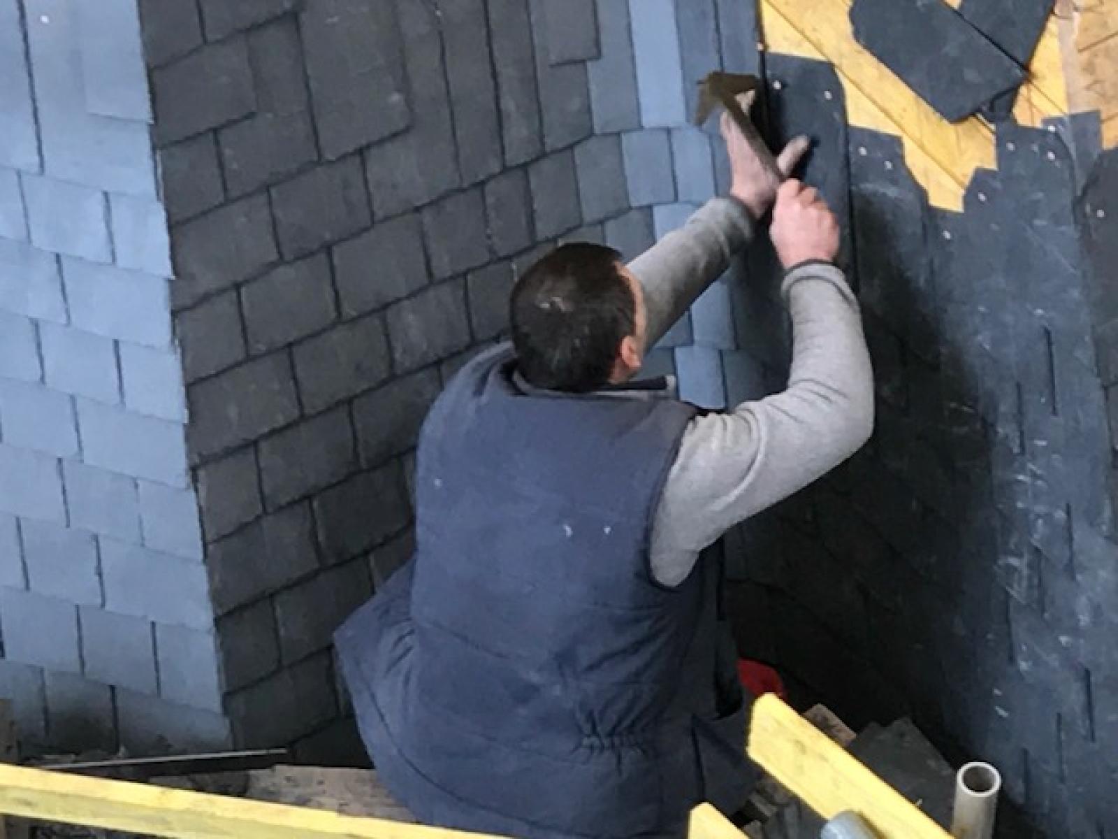 HOTEL DES INVALIDES À PARIS 7EME Couverture ardoises naturelles posées aux clous À Porche d'entrée  - photo 1