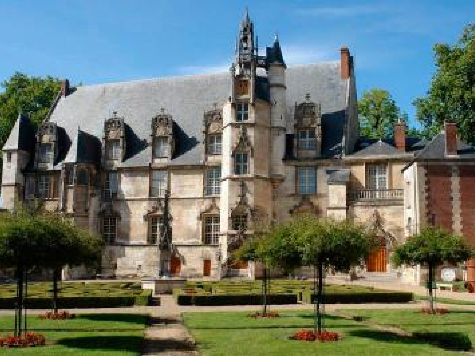 Monuments historiques - Couverture en ardoises et plomb - Musée de Beauvais - photo 1