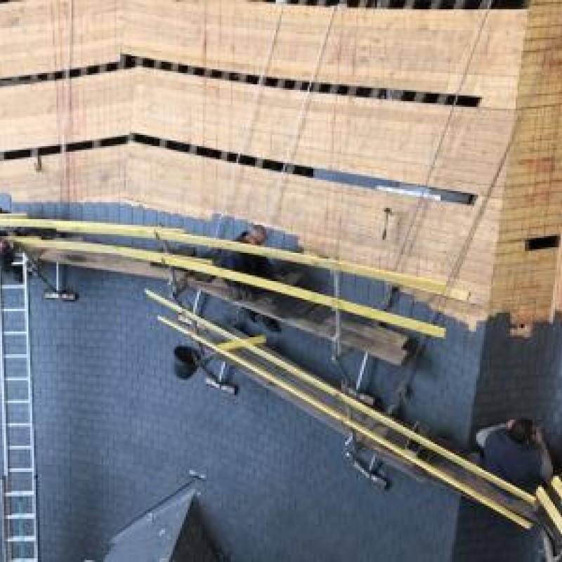 HOTEL DES INVALIDES À PARIS 7EME Couverture ardoises naturelles posées aux clous À Porche d'entrée 