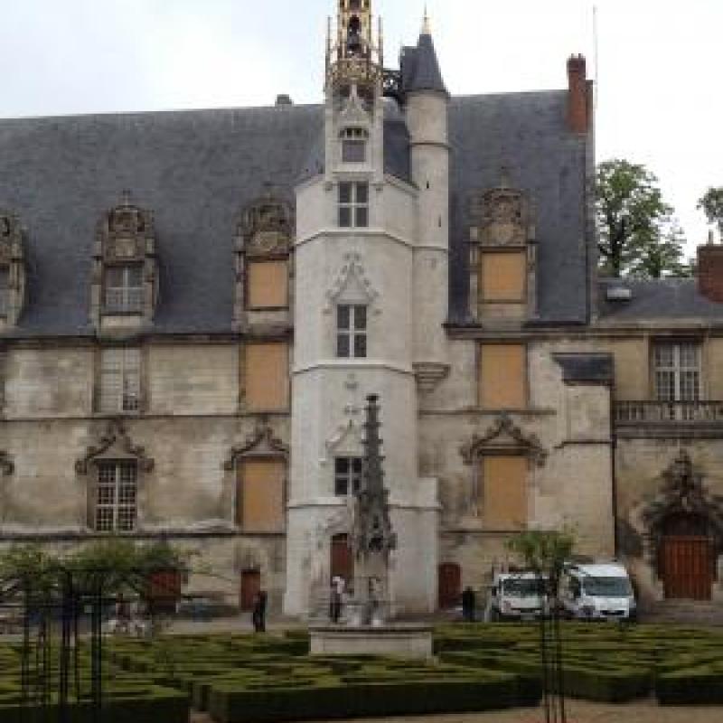 Musée de Beauvais (60) - Tour de l'horloge surmontée d'un campanile